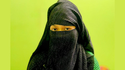 لحظة مثيرة مع خطوة الأخت و سخيف بوسها