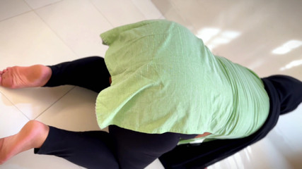 خادمة فندق مصرية تنظف غرفتي عندما رأيت شكلها الساخن والاستمناء!