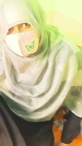 خدعت صديقتي مع أختها - Syndicete