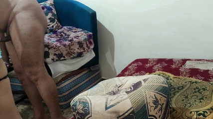 مدير زوجي ضاجعني أمامه بسبب الزيادة المهنية