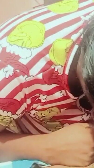 لقد مارست الجنس لأول مرة لمقابلة صديقة كولكاتا.