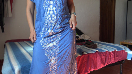 وقحة العربية الجزائرية تظهر بوسها المشعر للرجال السود