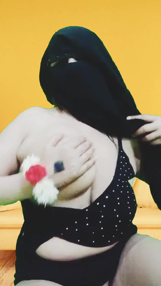 عربي حقيقي كبير الثدي مسلم خطوة أمي النشوة العربية على الحجاب بوسها