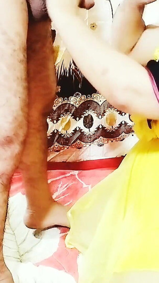 آه، أنا حار جدًا وزوجي مسافر، لقد جلبت لمحمود عبدًا