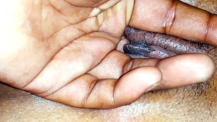 قال الزوج لزوجته في الليل أنه لا يستطيع النوم، هيا نمارس الجنس.