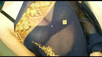 يمارس الجنس معي بشدة حتى تقوم بوضعه في كس بلدي