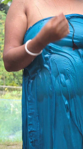 مبلل جدًا بالخارج