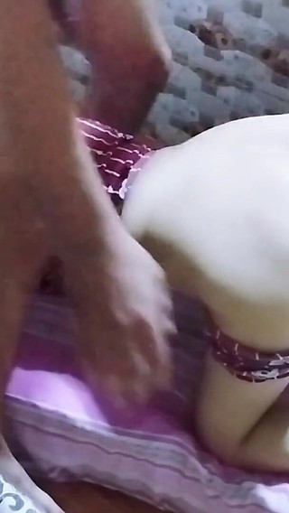 جاء لي زميل وأنا مارس الجنس معها