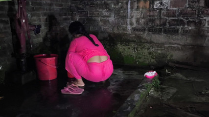 زوجتي كانت تستحم