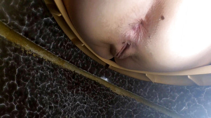 تبول الطفل في المرحاض