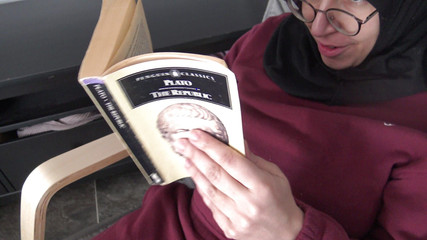 فتاة مصرية كبيرة الثدي تمارس الجنس مع المالك في لندن